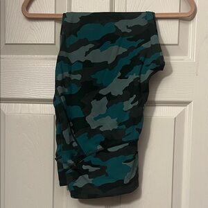 lululemon athletica Camouflage Leggings - Teal and Black